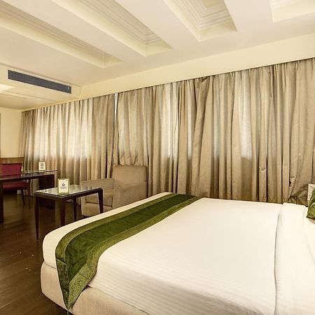 Western Court Chandigarh Bagian luar foto