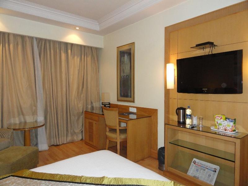 Western Court Chandigarh Bagian luar foto