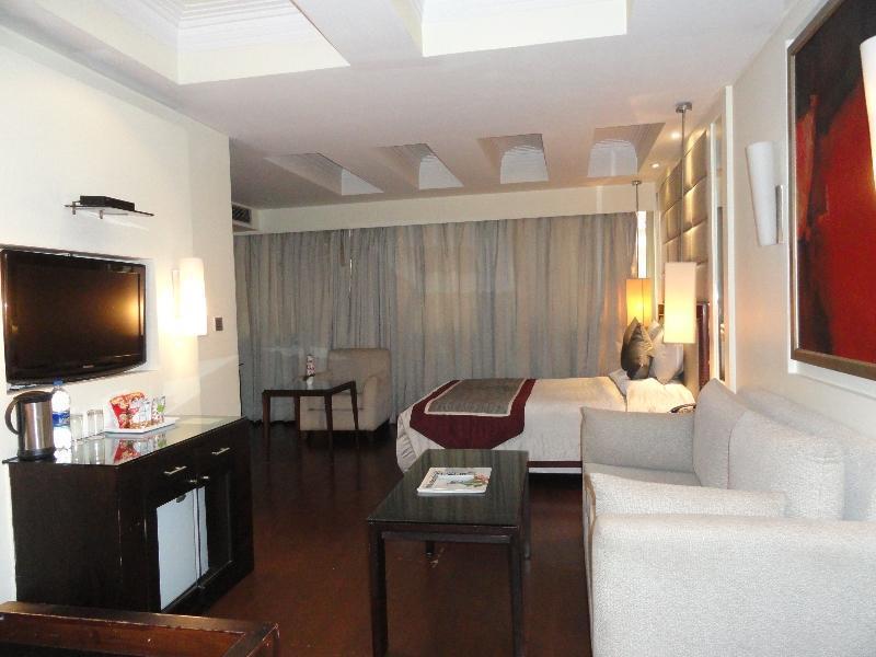 Western Court Chandigarh Bagian luar foto