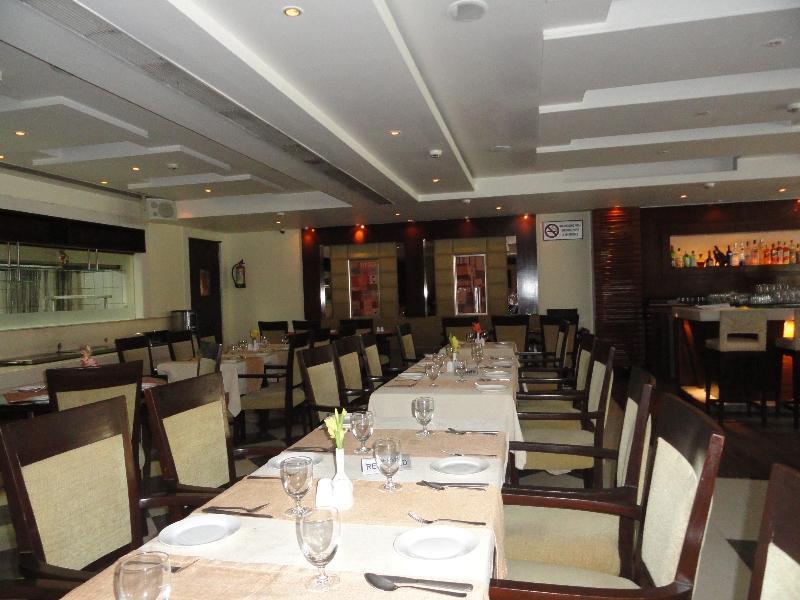 Western Court Chandigarh Bagian luar foto