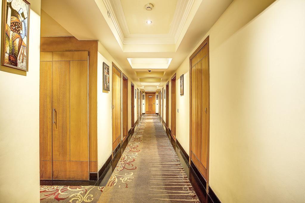 Western Court Chandigarh Bagian luar foto