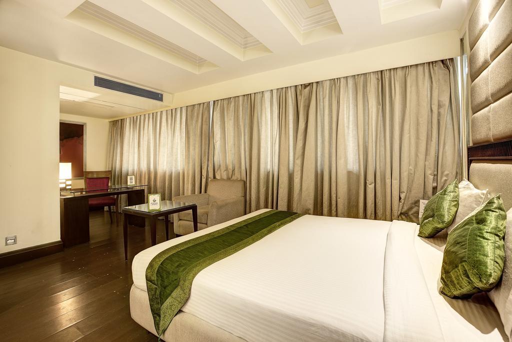 Western Court Chandigarh Bagian luar foto