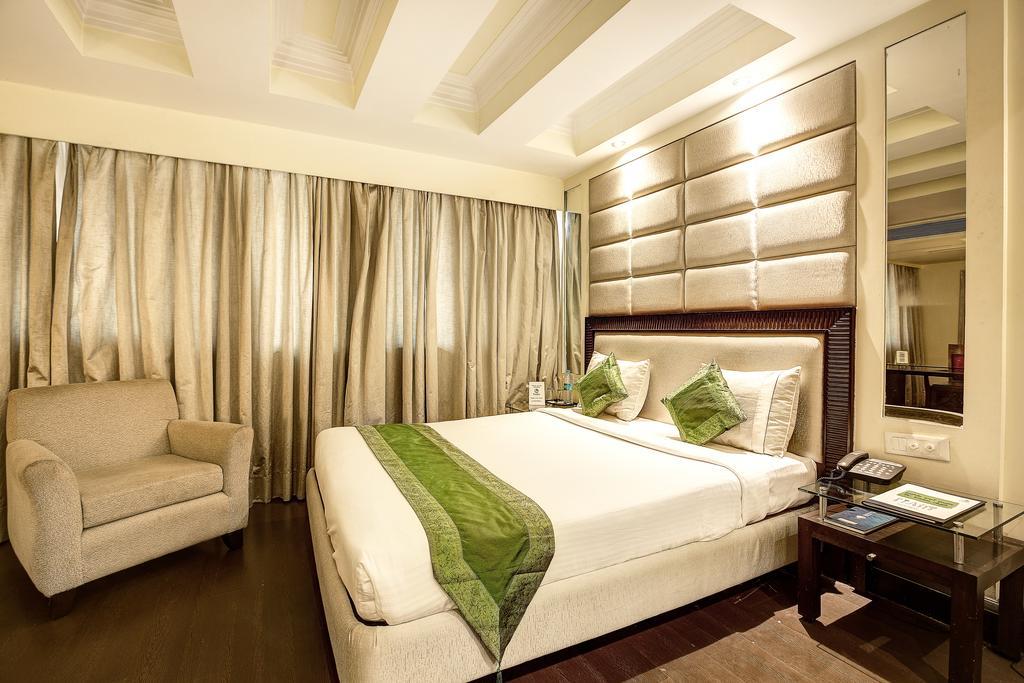 Western Court Chandigarh Bagian luar foto