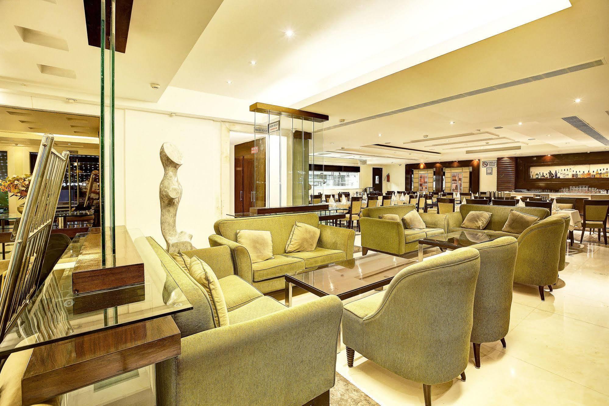 Western Court Chandigarh Bagian luar foto