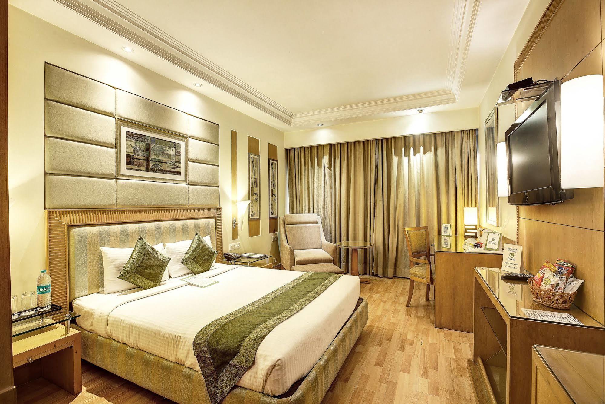 Western Court Chandigarh Bagian luar foto
