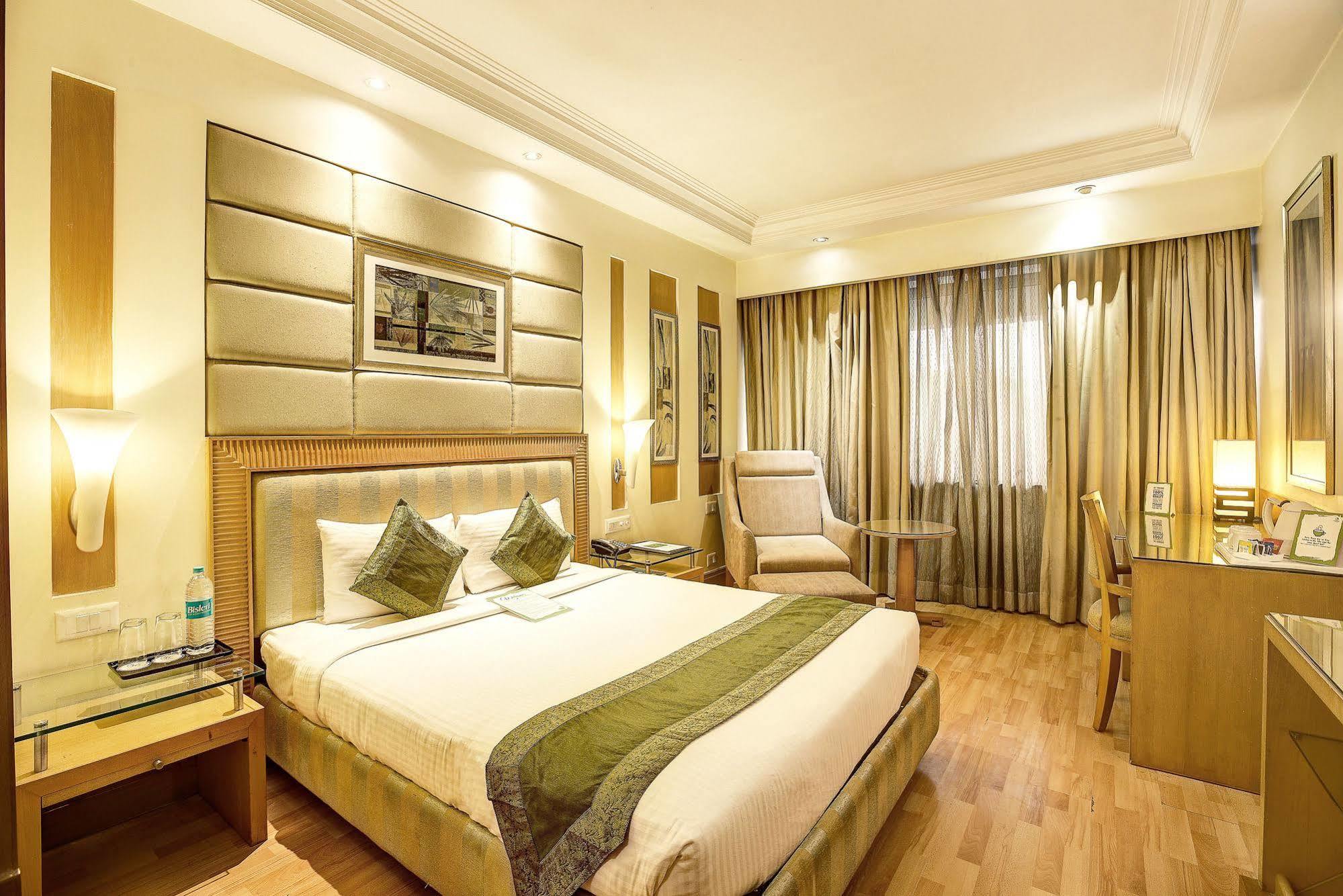 Western Court Chandigarh Bagian luar foto
