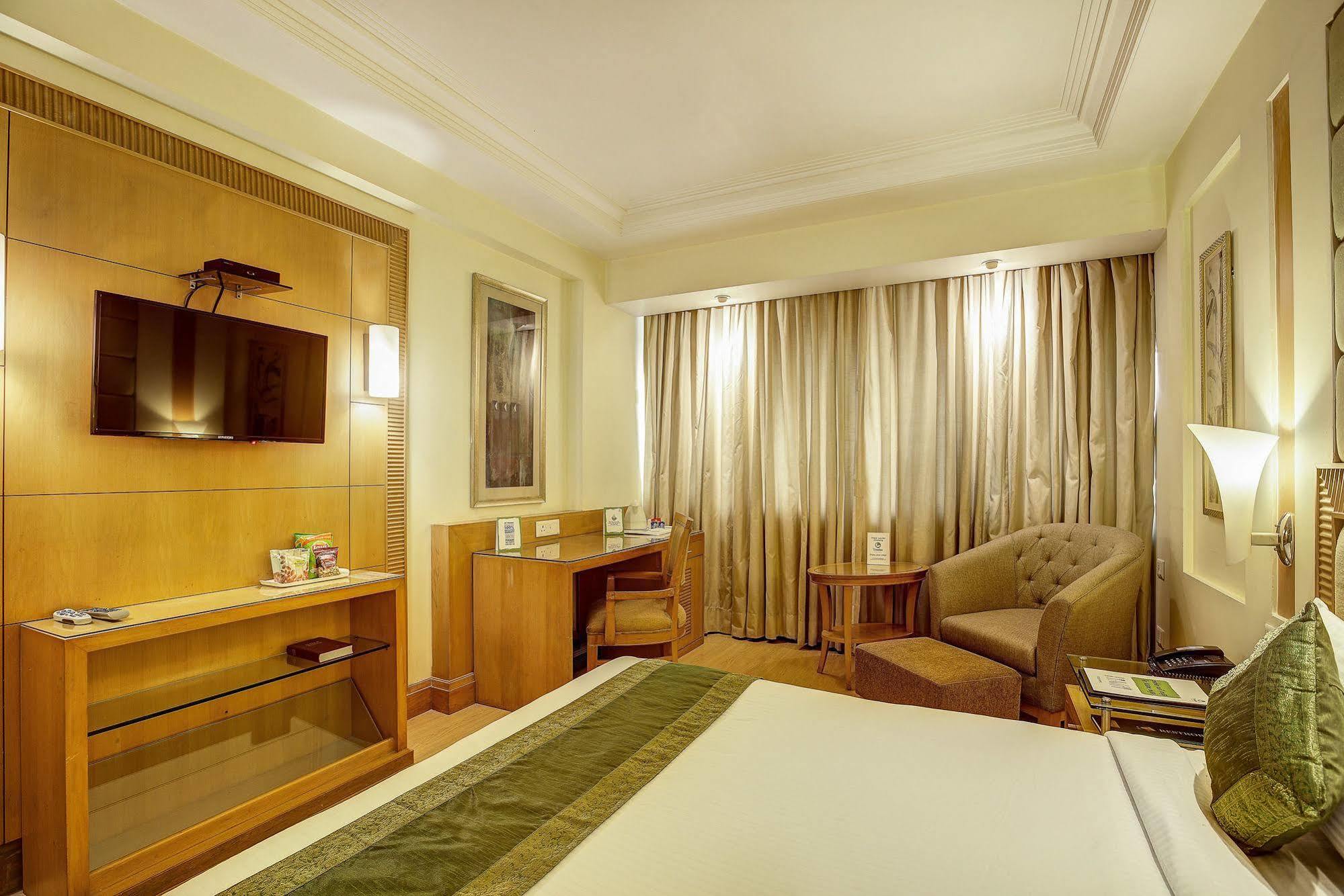 Western Court Chandigarh Bagian luar foto