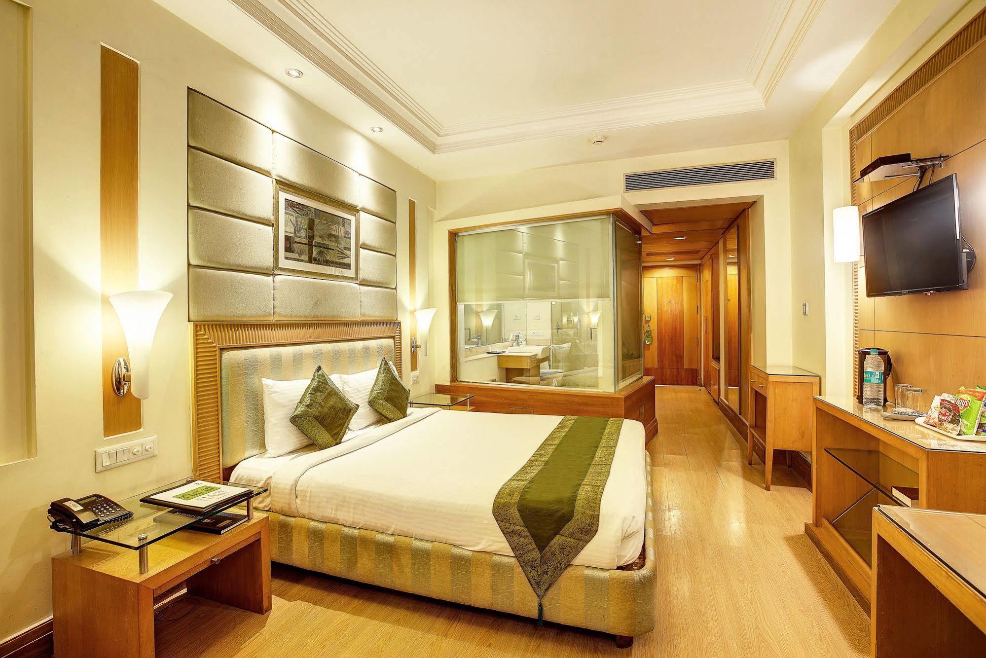 Western Court Chandigarh Bagian luar foto
