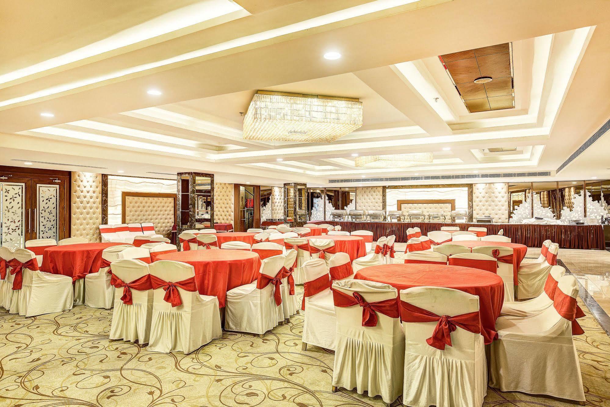 Western Court Chandigarh Bagian luar foto