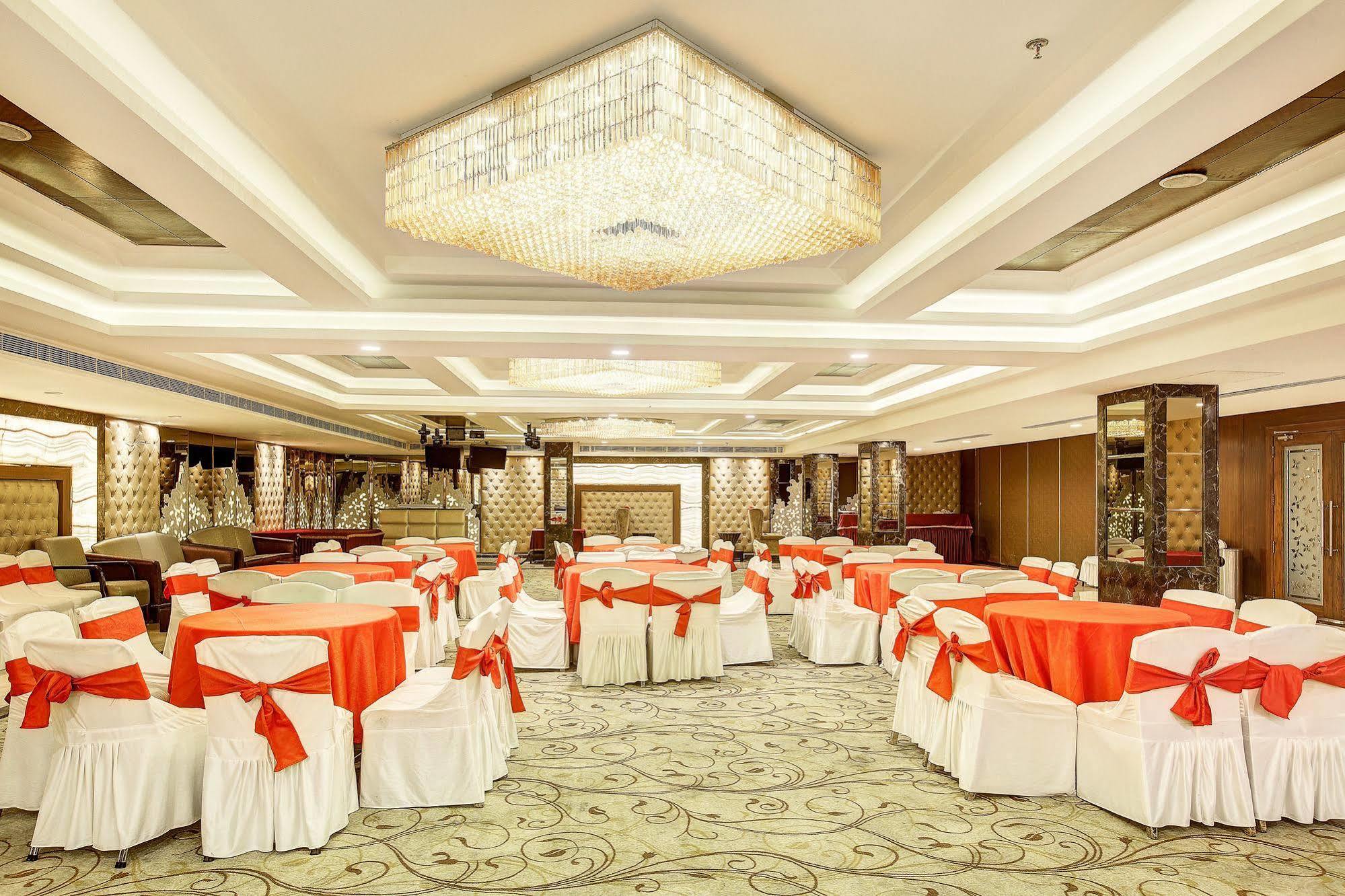 Western Court Chandigarh Bagian luar foto