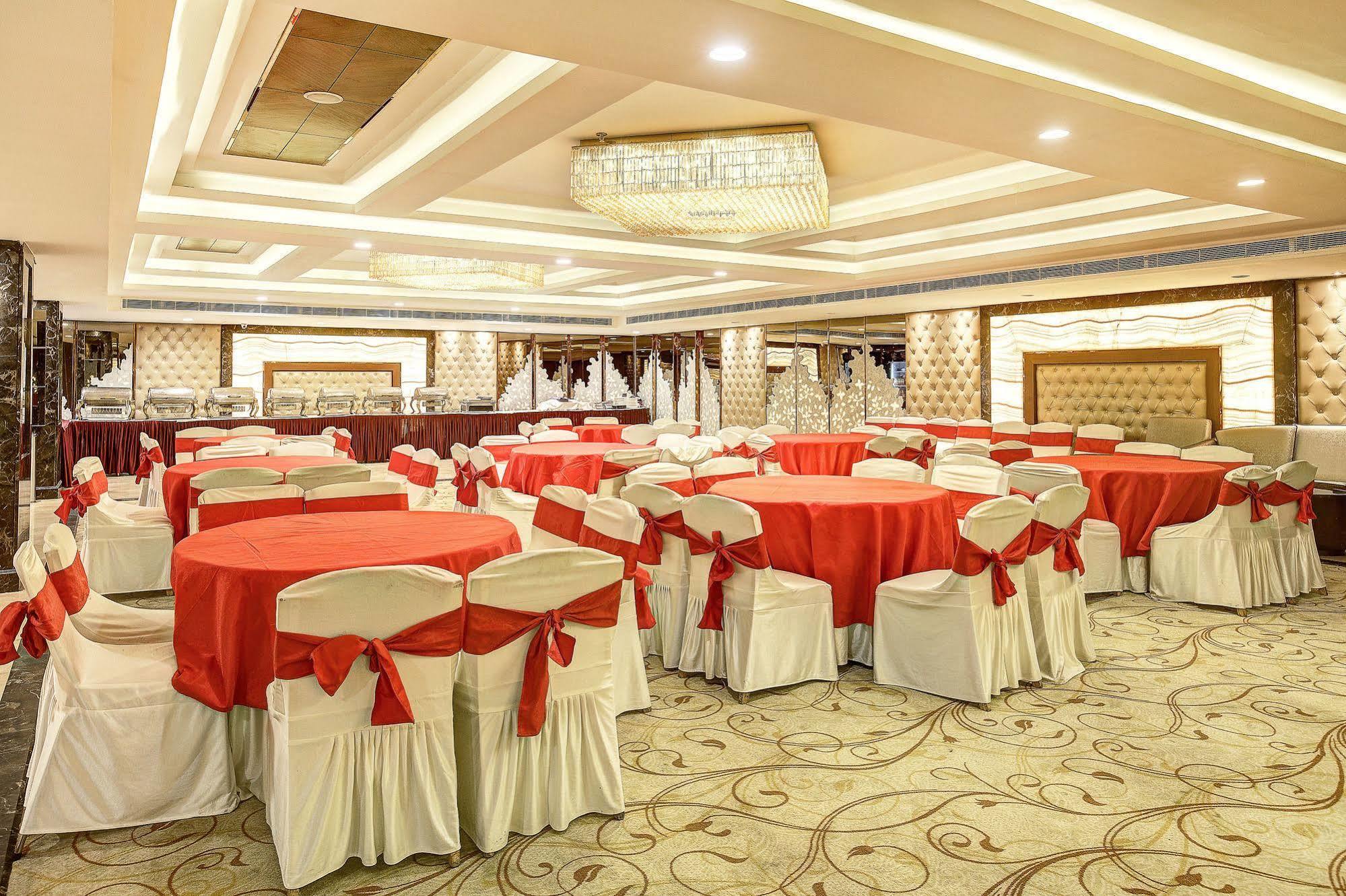 Western Court Chandigarh Bagian luar foto