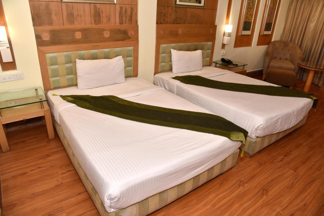 Western Court Chandigarh Bagian luar foto